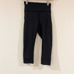 Lululemon In Movement Crop Everlux 19” Athletic Leggings Women’s size 4 Black